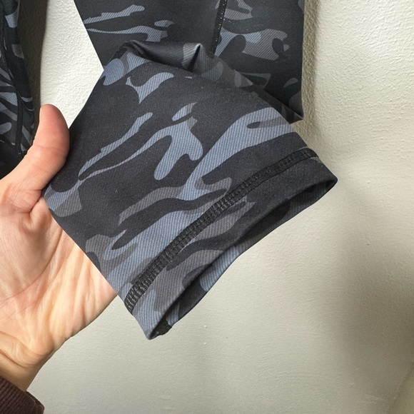 Zyia Active Black Camo Light n Tight High Rise Capris - Picture 8 of 10